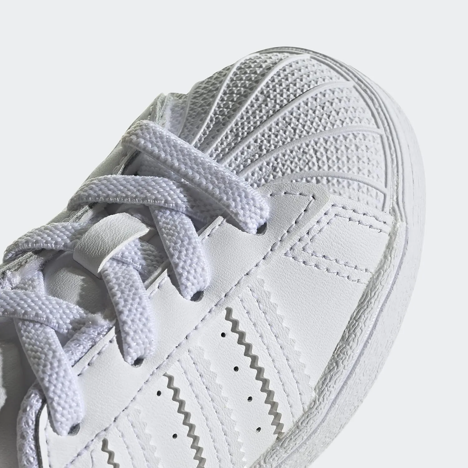 adidas Performance Superstar 2 CF I Basketball Fashion Sneaker