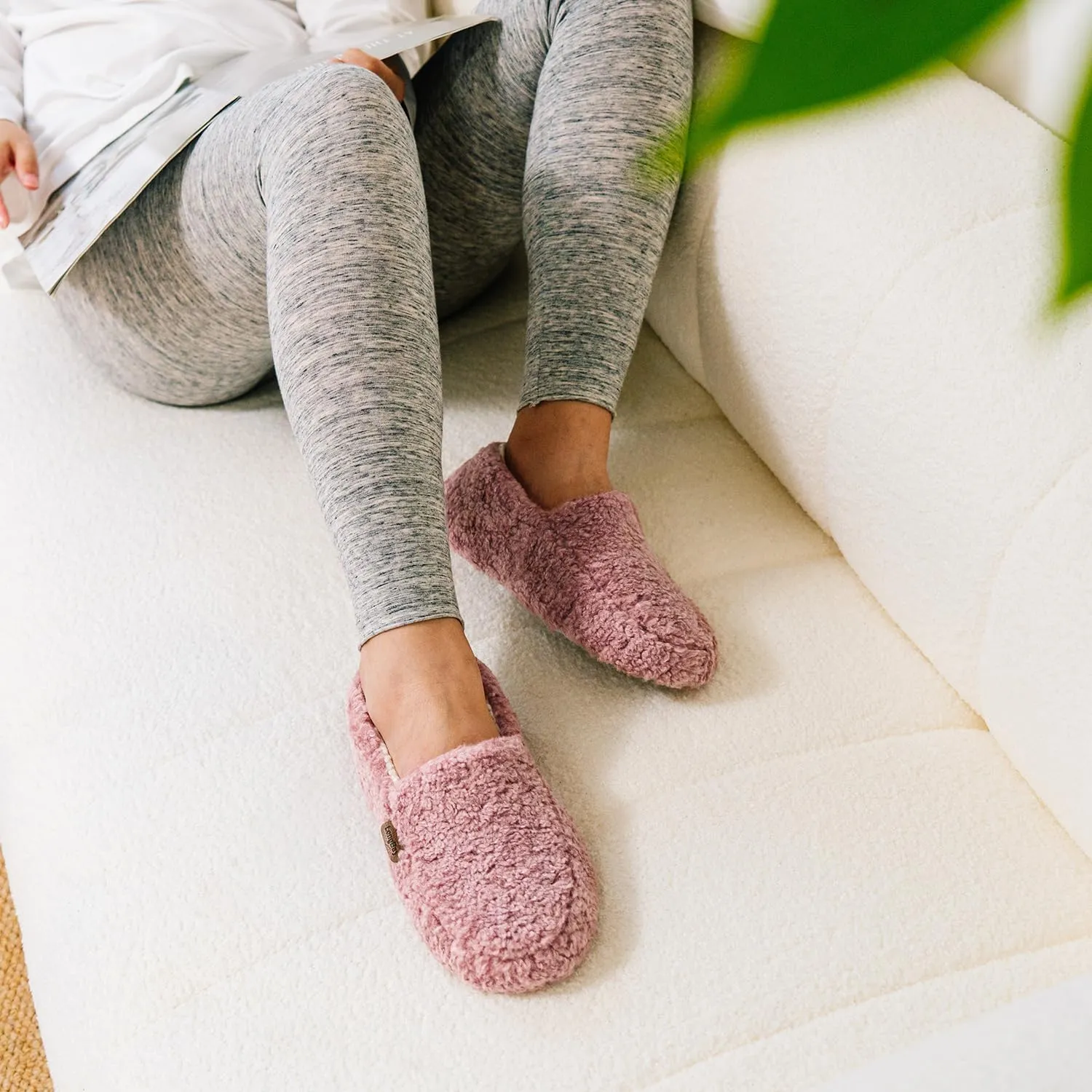 LongBay Women's Fuzzy Memory Foam Slippers Warm Cozy Shearling House Slippers for Ladies Supportive Slip on Indoor Home Shoes